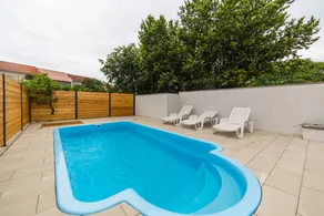 Holiday Home Peaceful Oasis with Pool - Image 5