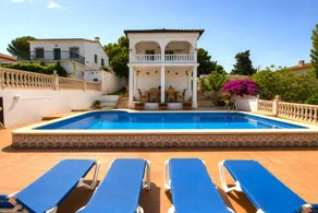 Villa with garden, terrace & BBQ - Image 2