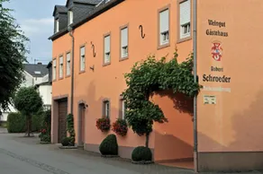 Weingut-Gästehaus R. Schroeder - Image 2