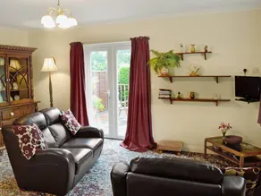 Child-friendly lovely cottage with garden & terrace - Image 2