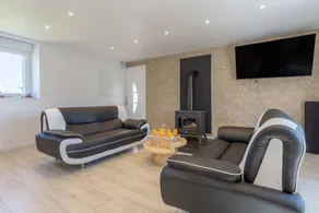 Cottage with BBQ, pool & terrace - Image 4
