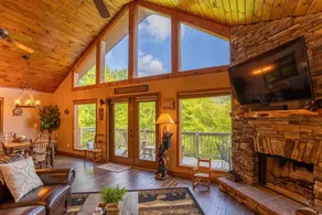 Bearadise Cabin - Pet Friendly Great Views Firepit And Yard On Sugar Mountain 2 Car Garage - Image 5