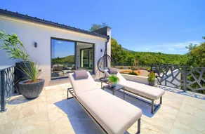 Villa with barbecue, terrace & private pool - Image 4
