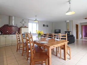 Cottage with barbeque & garden - Image 3