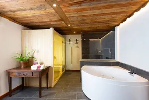 Family-friendly chalet with hot tub, sauna & barbeque | Mountain view | Pets allowed - Image 3