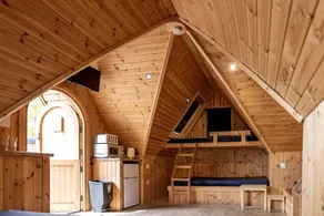 Spacious Glamping Pod with Retro Charm & Starry Lighting near Croston, England - Image 3