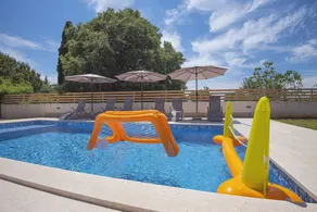 Villa with pool and air-conditioned bedrooms - Image 2