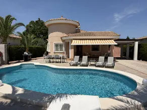 Family-oriented house with terrace, private pool & garden | Mountain view - Image 2