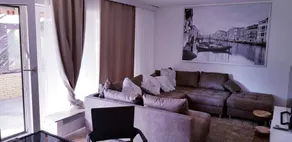 House with garden | Garden view - Image 2