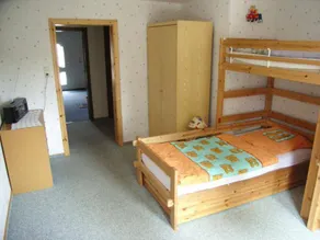Appartement adapté aux familles avec barbecue et jardin - Image 4