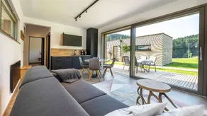 Child-friendly apartment with terrace & pool - Image 2