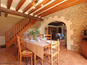 Cottage with barbecue & garden - Image 4