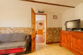 Cottage with garden, terrace & BBQ - Image 4