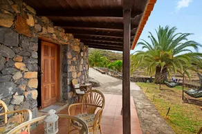 Holiday Home 'La Roquina' with Sea View, Wi-Fi and Air Conditioning - Image 3