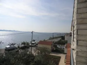 Apartment with BBQ, terrace & garden - Image 3