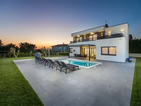 House with terrace, private pool & garden - Image 4