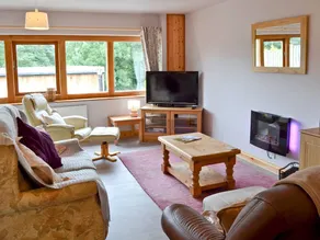 Cottage with barbecue & garden | River view - Image 2