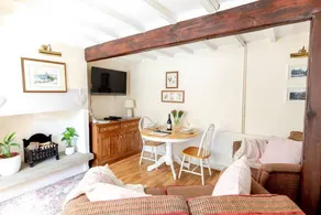 Holiday home with fast internet - Image 5