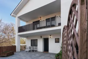 Villa mit Grill, Terrasse und Garten | Bergblick - Image 2