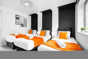 Stylish Two Bed House - Garden - Parking - WIFI - Image 2