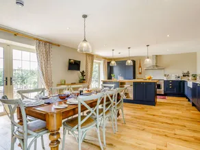 Cottage with terrace & garden - Image 4