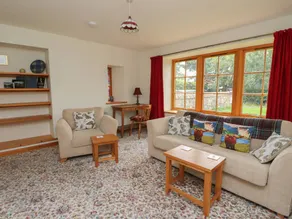 Children-friendly lovely cottage with garden - Image 4