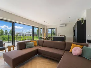 Holiday home with garden, jacuzzi & BBQ - Image 3