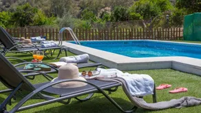 Villa con giardino e terrazza | Vista sul giardino - Image 3
