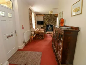 Cottage with barbecue & garden - Image 4