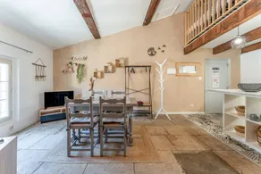 Bohemian Apartment with Wi-Fi in the Heart of Beaucaire - Image 2