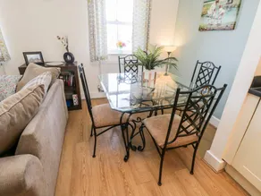 Child-friendly lovely cottage with garden | Beach view | Dogs allowed - Image 4