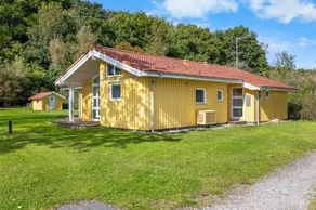 Holiday home with hot tub, garden & terrace - Image 3