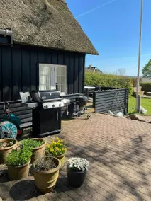 Thatched wooden house with sea view - Image 3