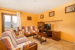 'Xisqueta' Apartment with Mountain Views, Private Garden and Wi-Fi - Image 3