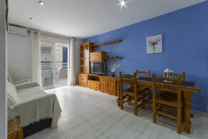 Flat with terrace & pool - Image 5