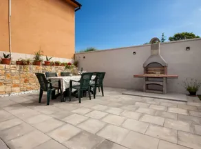 Comfy Holiday Home In Smoljanci With Private Terrace - Image 4