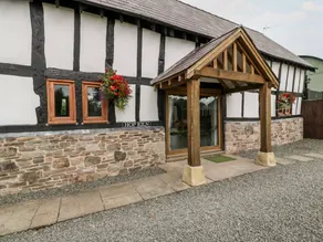 Cottage with garden - Image 2