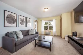 Family-oriented condo | City view - Image 2