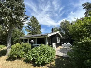 House with barbecue & garden - Image 2