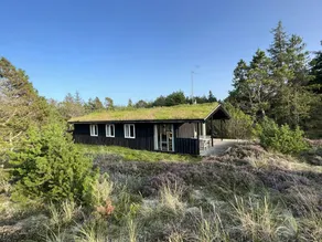 Holiday home with terrace & garden | Suitable for remote work - Image 2