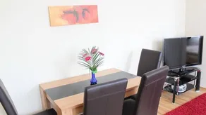Flat with terrace & garden - Image 4