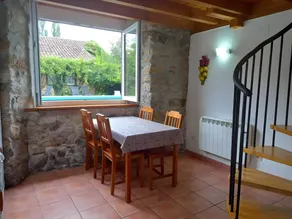 Apartment with barbecue, garden & pool - Image 2