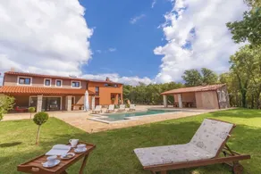 Casa vacacional con jardín y terraza - Image 2