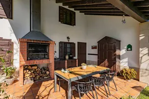 House with garden, terrace & barbecue | Garden view - Image 2