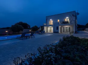 Holiday home with garden, barbecue & private pool | Water view - Image 3