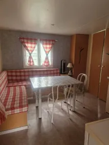 Holiday home with BBQ & terrace - Image 2