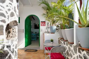 Studio with pool & terrace | Mountain view | Suitable for remote work - Image 2