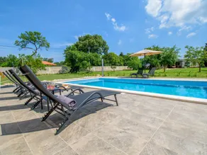 Casa vacacional con terraza, jardín y piscina privada - Image 4