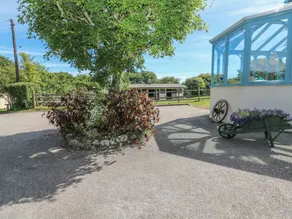 Cottage with garden & barbeque - Image 3