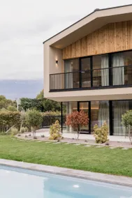 Familienorientierte charmante Ferienwohnung mit Pool und Garten | Bergblick | Ideal für Homeoffice - Image 3